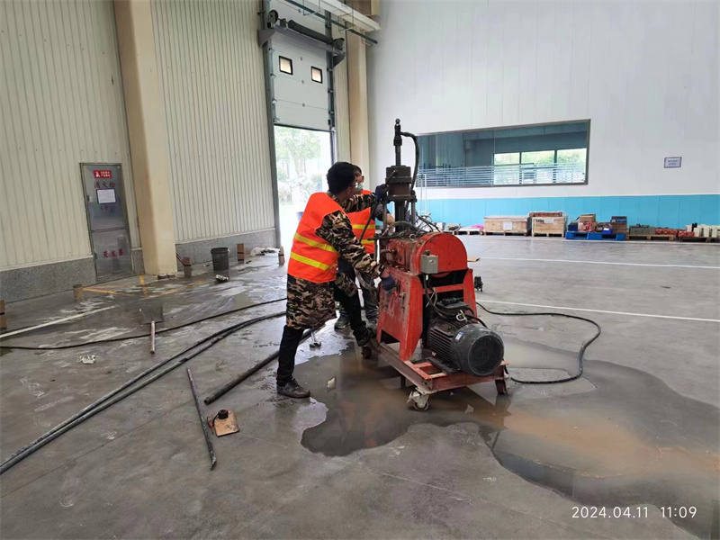 横栏镇厂房地面下沉塌陷注浆加固施工